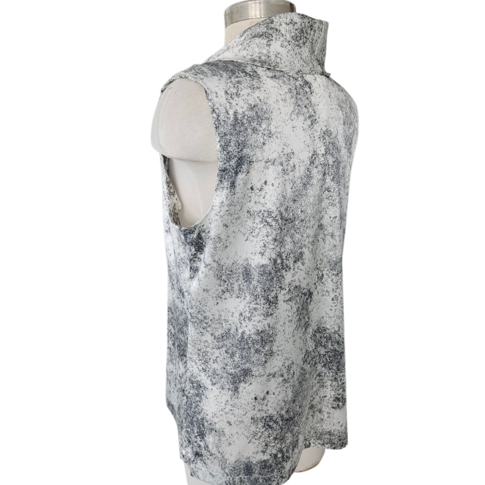 Ann Taylor 100 % Silk Black and White Sleeveless Blouse - Picture 3 of 7